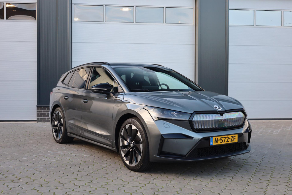 Škoda Enyaq iV 80 Sportline Crystal Face Navi Carplay Camera 48851367-0.jpg | De Occasion Fabriek