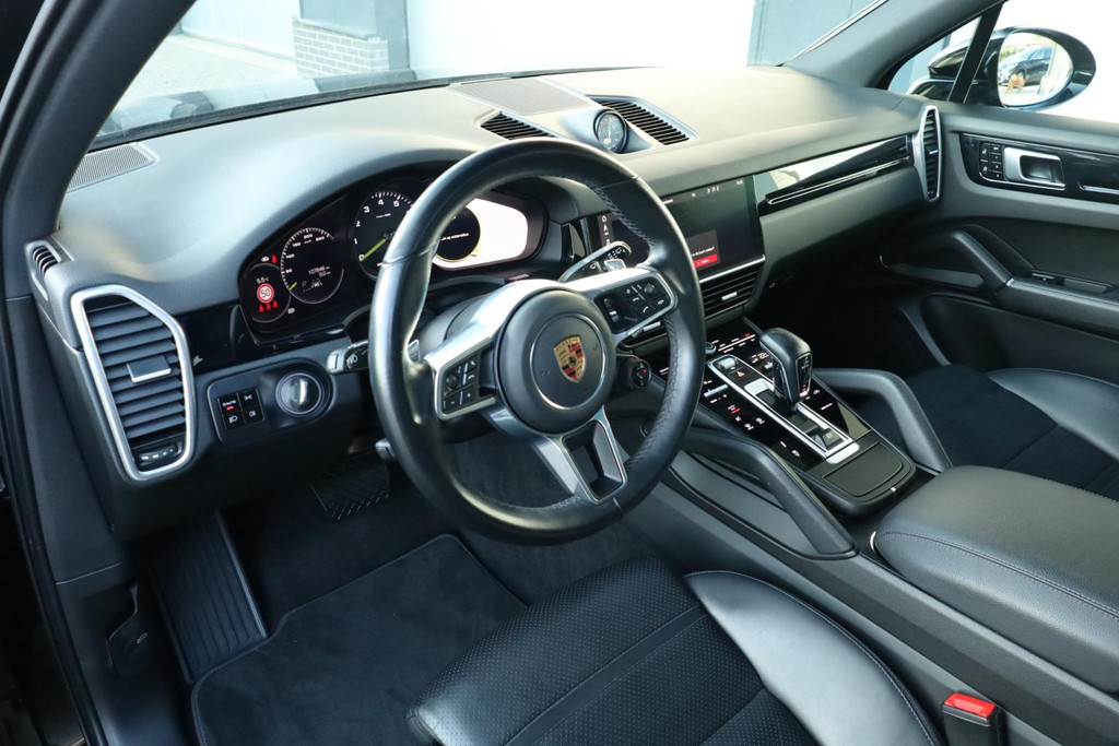 Porsche Cayenne 3.0 E-Hybrid Pano Vierwielbesturing Bose Carplay Trekhaak 50822790-0.jpg | De Occasion Fabriek