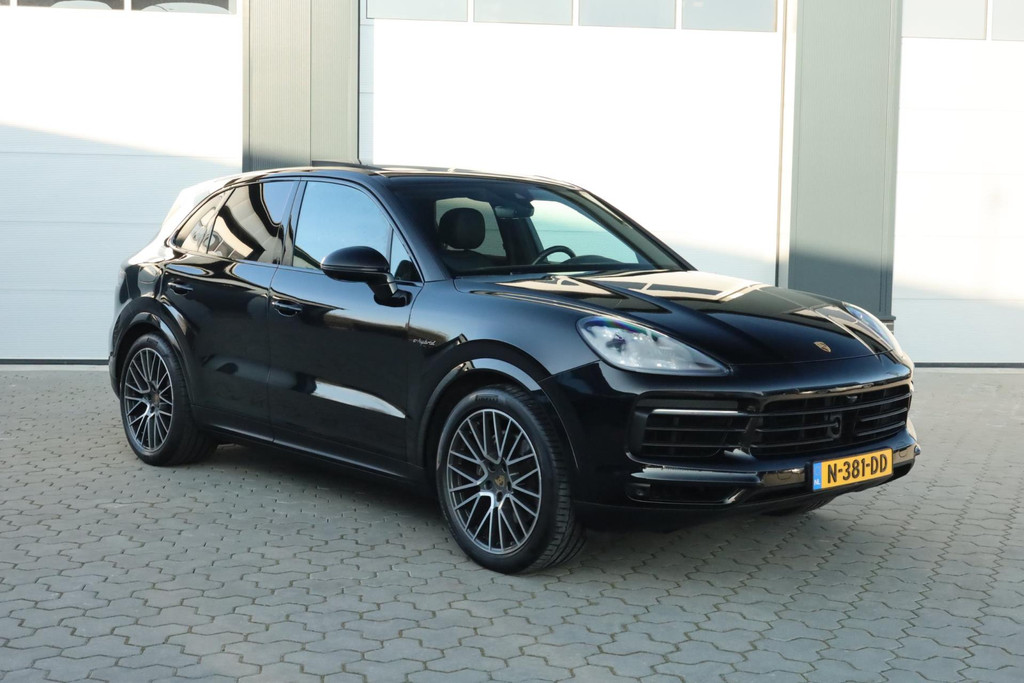 Porsche Cayenne 3.0 E-Hybrid Pano Vierwielbesturing Bose Carplay Trekhaak 50822790-0.jpg | De Occasion Fabriek