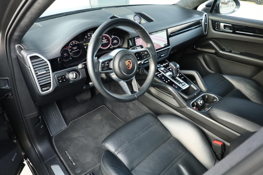 Porsche Cayenne Coupé 3.0 E-Hybrid Sport Design Pano Trekhaak Bose Softclose 51472404-0.jpg | De Occasion Fabriek