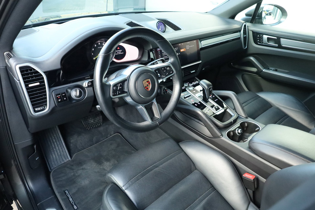 Porsche Cayenne Coupé 3.0 E-Hybrid 4Wiel Sturing Pano Bose Memory Chrono Camera 51648659-0.jpg | De Occasion Fabriek