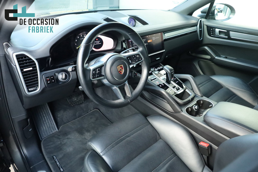 Porsche Cayenne Coupé 3.0 E-Hybrid 4Wiel Sturing Pano Bose Memory Chrono Camera 51648659-0.jpg | De Occasion Fabriek