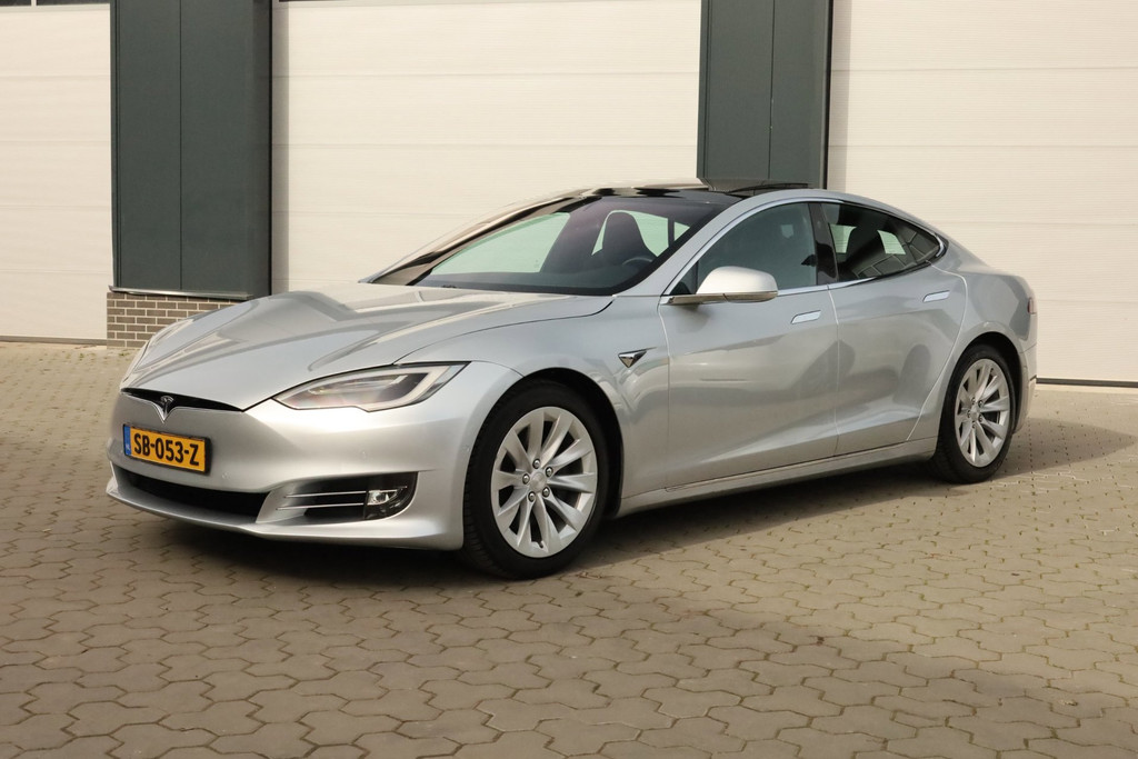 Tesla Model S 75D Base - AWD - Panorama 51860778-0.jpg | De Occasion Fabriek