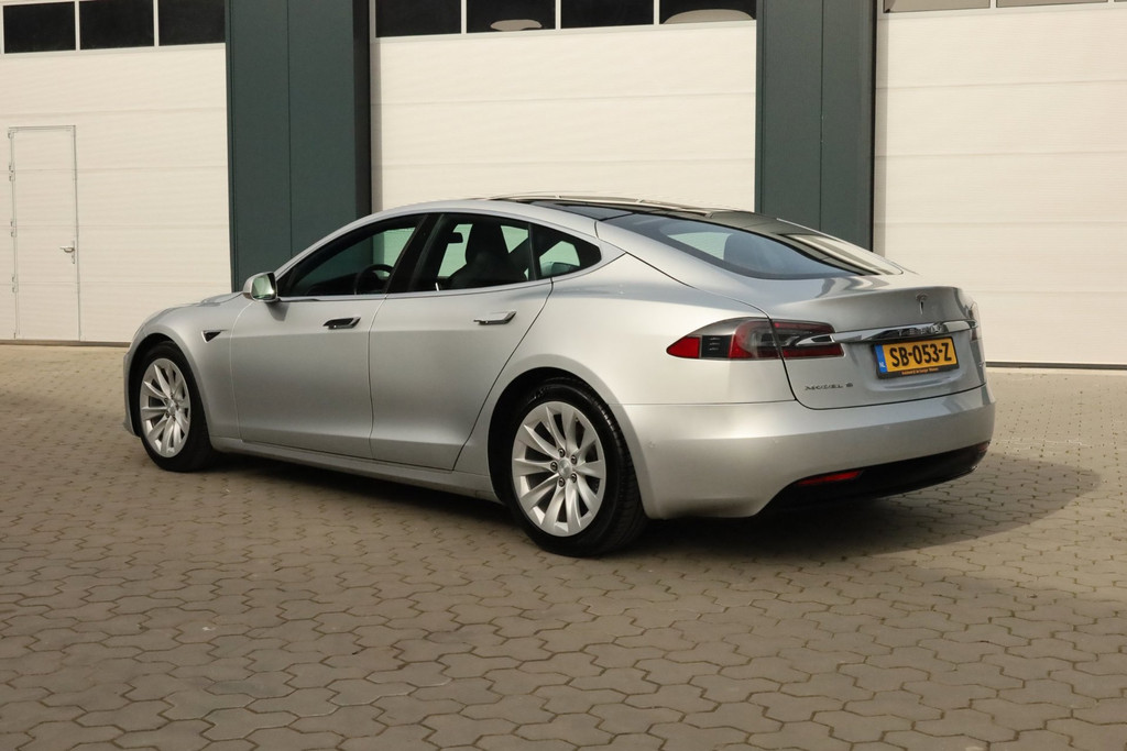 Tesla Model S 75D Base - AWD - Panorama 51860778-0.jpg | De Occasion Fabriek