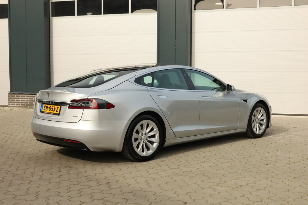 Tesla Model S 75D Base - AWD - Panorama 51860778-0.jpg | De Occasion Fabriek