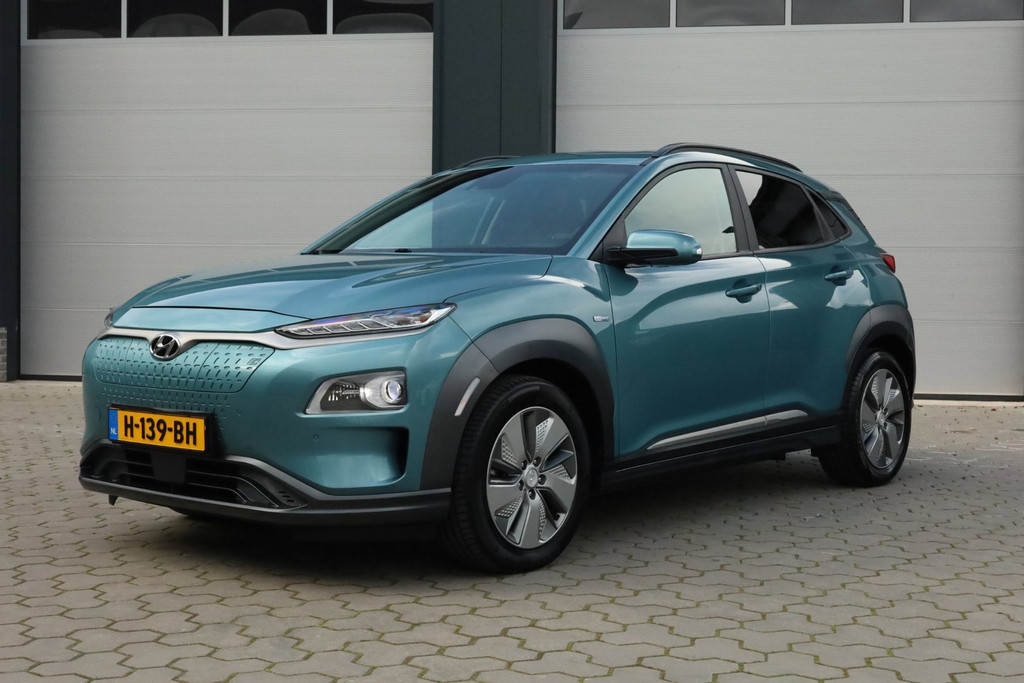 Hyundai Kona EV Premium 64 kWh Schuifdak Keyless Carplay 52357766-0.jpg | De Occasion Fabriek
