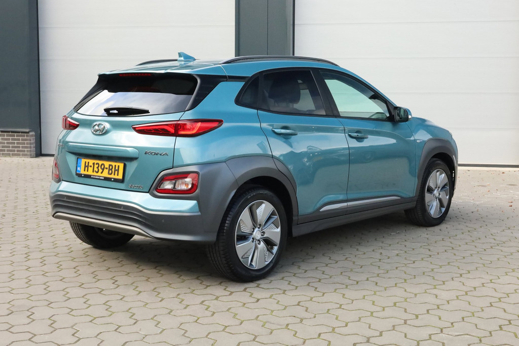 Hyundai Kona EV Premium 64 kWh Schuifdak Keyless Carplay 52357766-1.jpg | De Occasion Fabriek