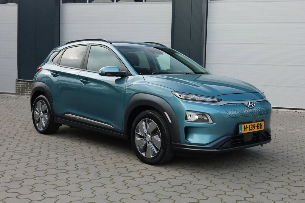 Hyundai Kona EV Premium 64 kWh Schuifdak Keyless Carplay 52357766-0.jpg | De Occasion Fabriek
