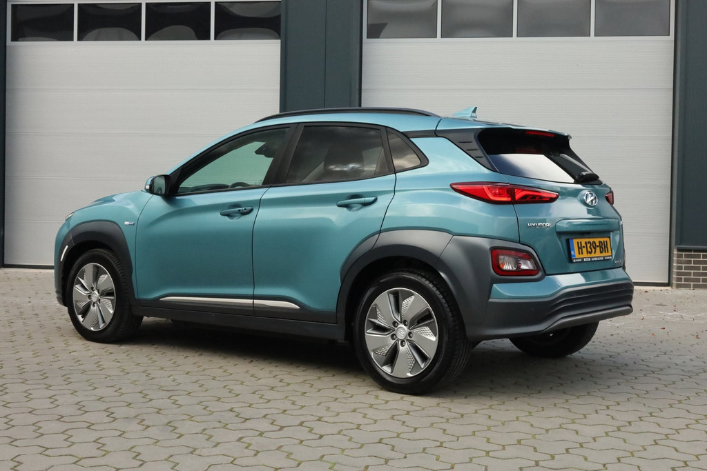 Hyundai Kona EV Premium 64 kWh Schuifdak Keyless Carplay 52357766-0.jpg | De Occasion Fabriek