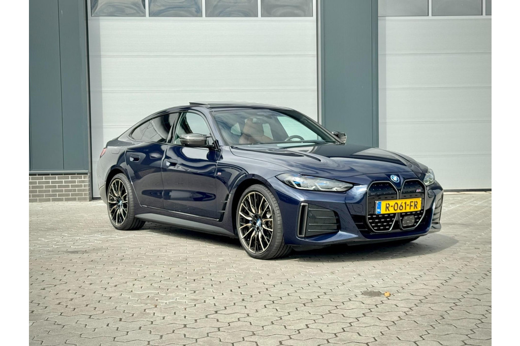 BMW i4 M50 M Performance Schuifdak Carbon Harman Kardon 52877528-0.jpg | De Occasion Fabriek