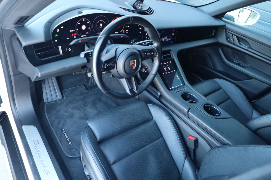 Porsche Taycan Cross Turismo 4S 93 kWh Pano Luchtvering Bose Adaptief 52985040-0.jpg | De Occasion Fabriek