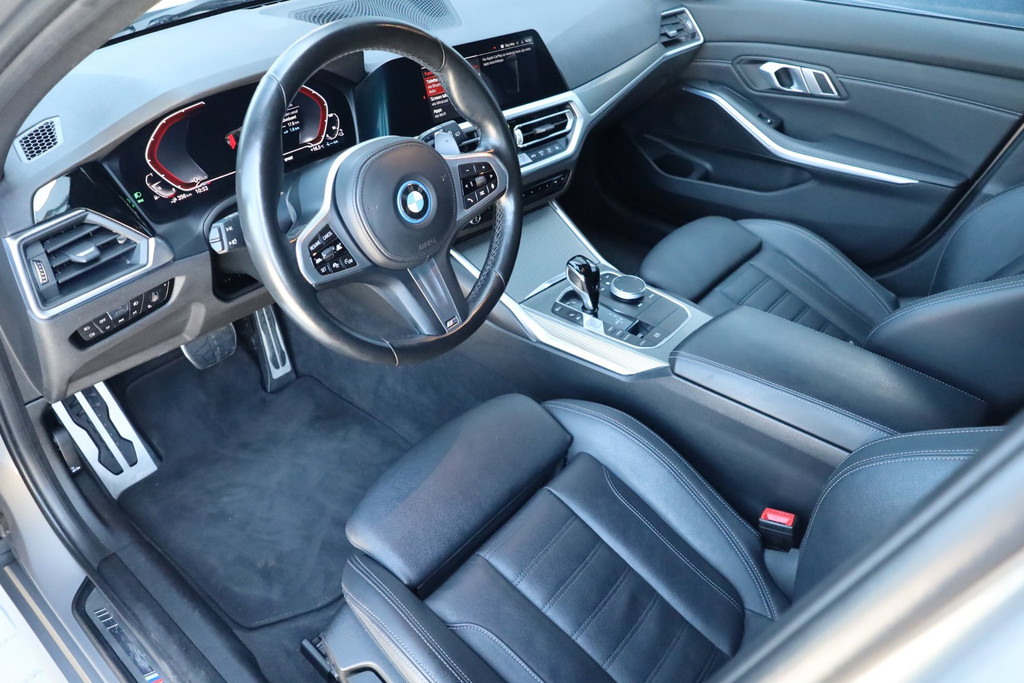BMW 3 Serie Touring 320e Business Edition Plus Carplay Trekhaak Sportstoel 53150085-0.jpg | De Occasion Fabriek