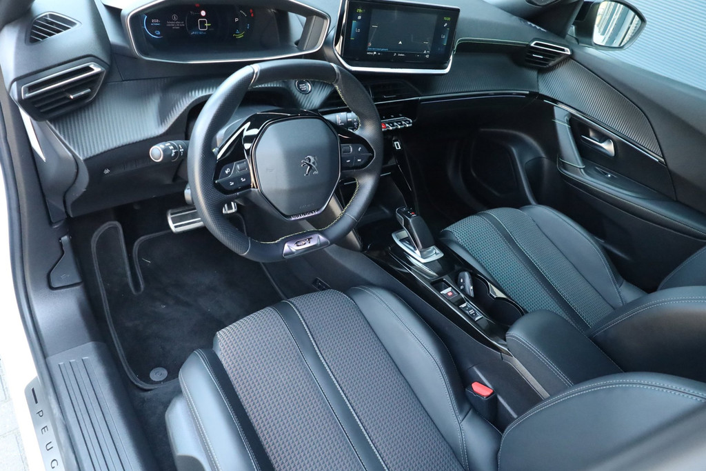 Peugeot e-2008 EV GT Pack 50 kWh Carplay Navi Camera 53703604-2.jpg | De Occasion Fabriek