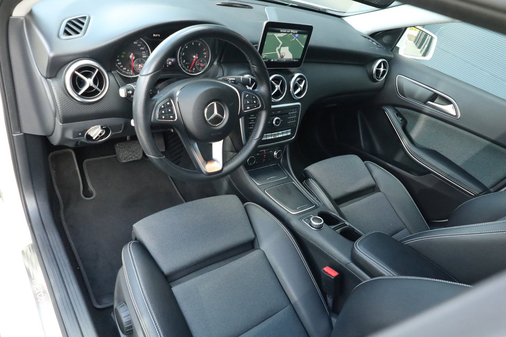 Mercedes-Benz A-Klasse 180 AMG Navi Camera PDC Org NL 54722947-0.jpg | De Occasion Fabriek