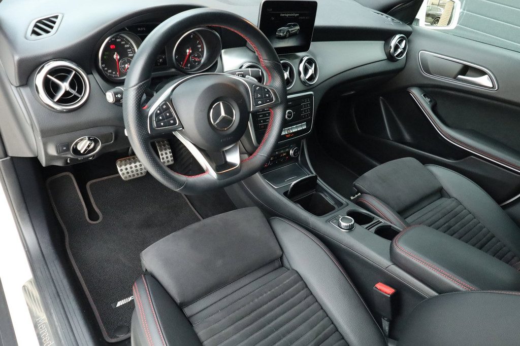 Mercedes-Benz GLA 200 Premium Plus AMG Carplay Stoelverwarming 54787130-0.jpg | De Occasion Fabriek