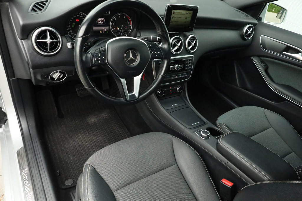Mercedes-Benz A-Klasse 180 Ambition LED/Xenon Trekhaak Navi NAP 54923652-0.jpg | De Occasion Fabriek