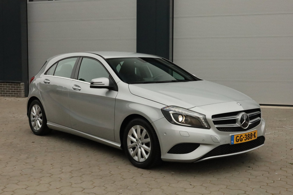 Mercedes-Benz A-Klasse 180 Ambition LED/Xenon Trekhaak Navi NAP 54923652-0.jpg | De Occasion Fabriek