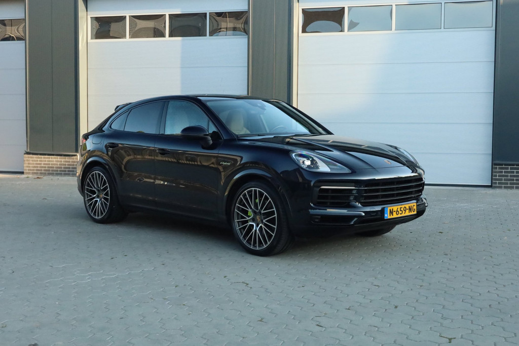 Porsche Cayenne Coupé 3.0 E-Hybrid Pano Carplay Softclose Sportpijpen 18weg PDLS 54942921-0.jpg | De Occasion Fabriek