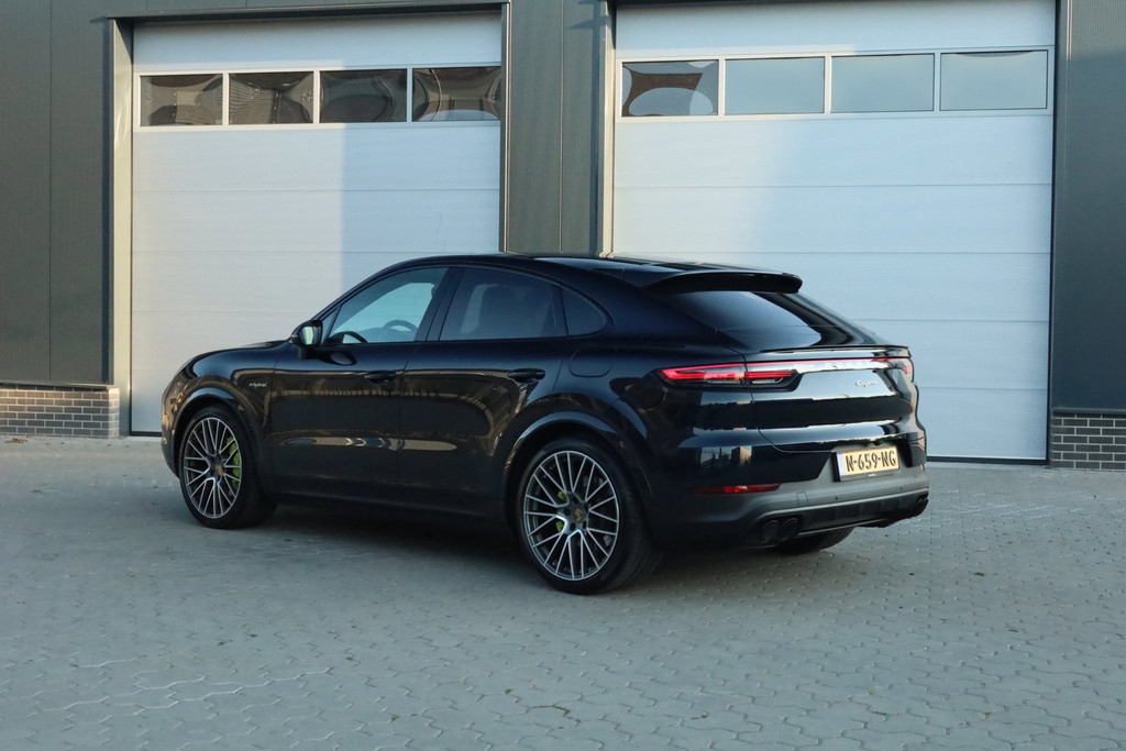 Porsche Cayenne Coupé 3.0 E-Hybrid Pano Carplay Softclose Sportpijpen 18weg PDLS 54942921-0.jpg | De Occasion Fabriek