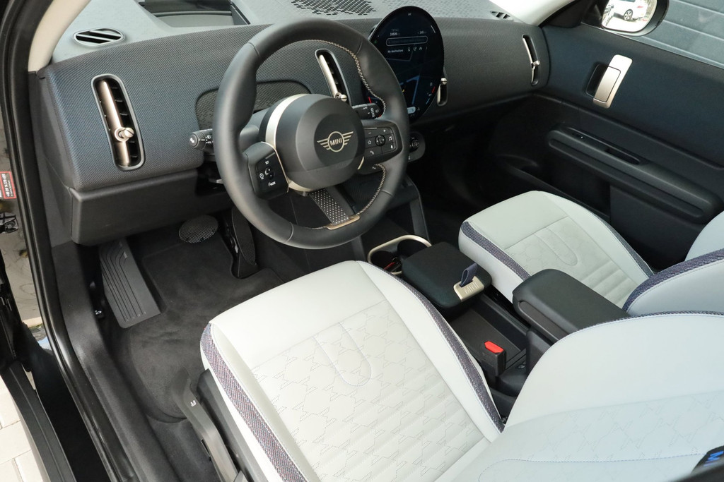 MINI Countryman SE ALL4 Favoured M 66.5 kWh Pano Keyless Trekhaak Head-Up 55847114-2.jpg | De Occasion Fabriek