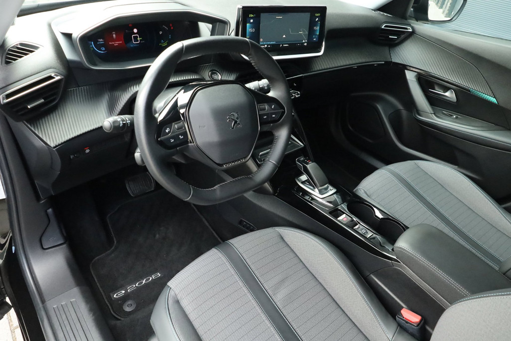 Peugeot e-2008 EV Allure Pack 50 kWh Carplay / Android Auto Stoelverwarming 55855836-0.jpg | De Occasion Fabriek