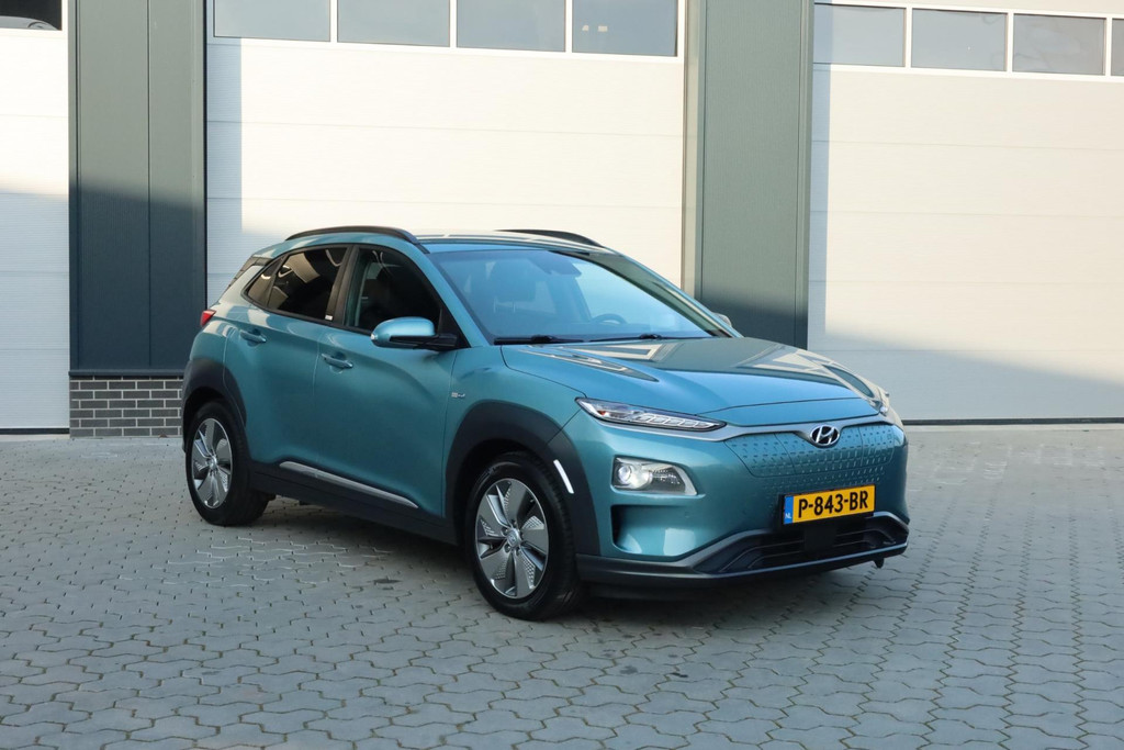 Hyundai Kona EV Premium 64 kWh Navi Head-up Keyless Stuurverwarming 55939832-0.jpg | De Occasion Fabriek