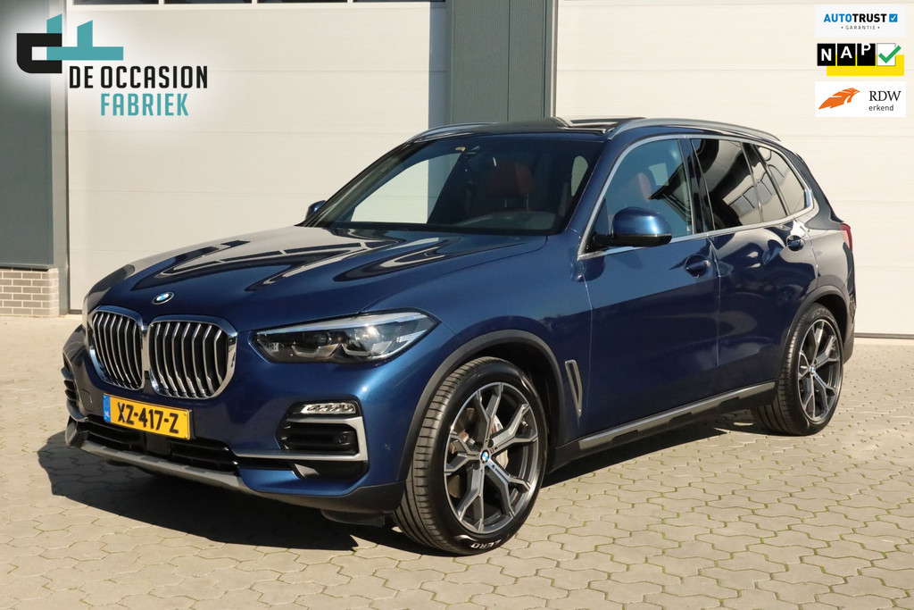 BMW X5 XDrive40i High Executive Luchtvering 4-wielsturing Pano Trekhaak Carplay Harman Kardon 56215369-0.jpg | De Occasion Fabriek
