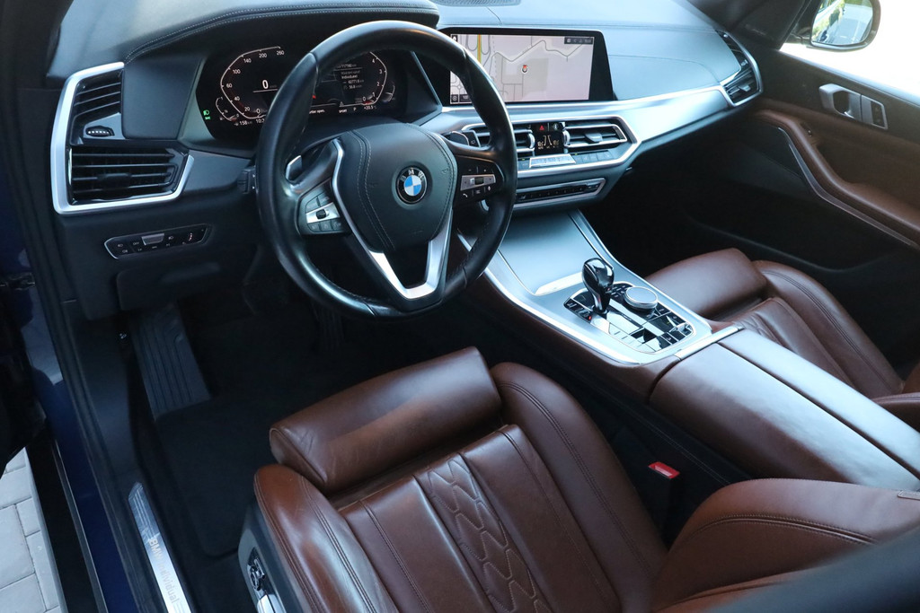 BMW X5 XDrive40i High Executive Luchtvering 4-wielsturing Pano Trekhaak Carplay Harman Kardon 56215369-2.jpg | De Occasion Fabriek