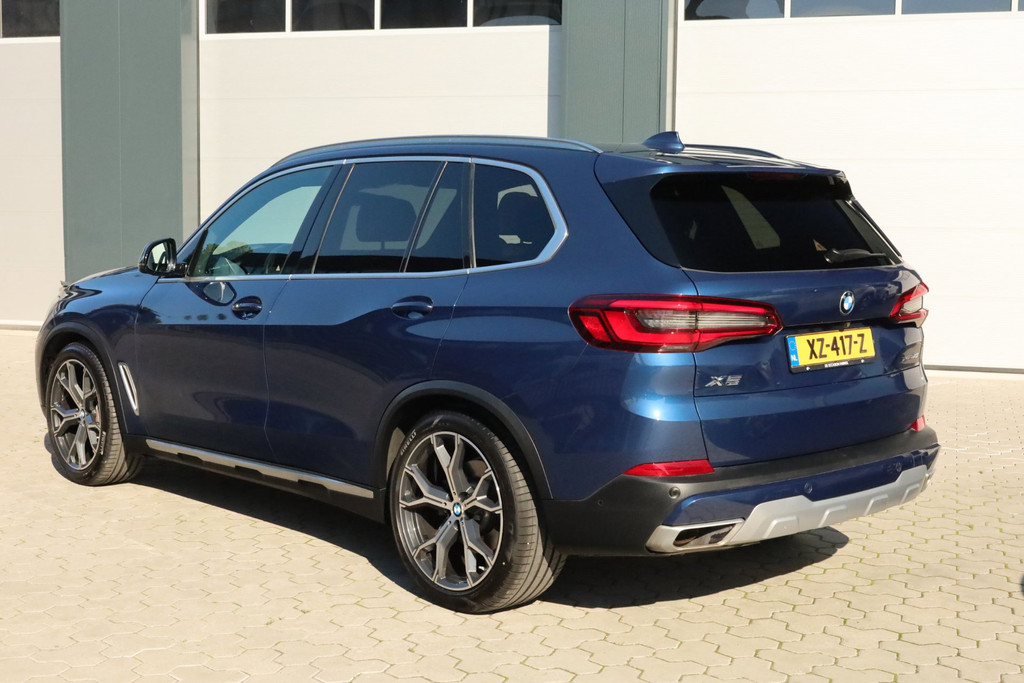BMW X5 XDrive40i High Executive Luchtvering 4-wielsturing Pano Trekhaak Carplay Harman Kardon 56215369-3.jpg | De Occasion Fabriek