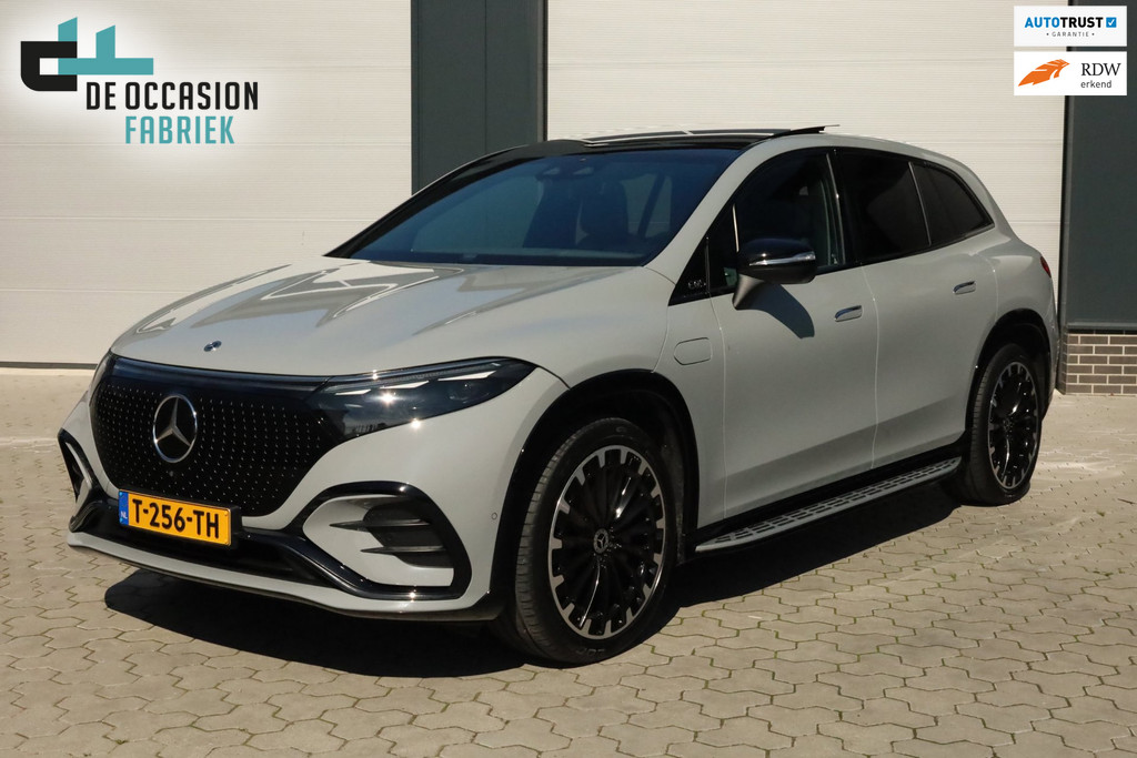 Mercedes-Benz EQS SUV 450 4MATIC AMG Line 108 kWh Vierwielbesturing Trekhaak Burmester Pano Massage HeadUp 56216219-0.jpg | De Occasion Fabriek
