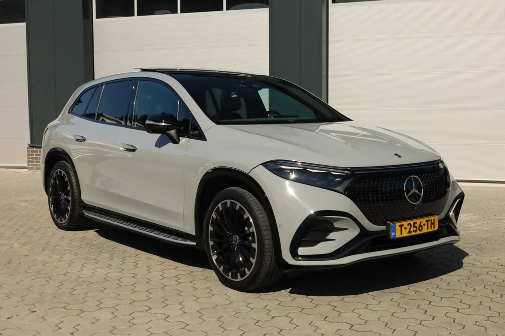 Mercedes-Benz EQS SUV 450 4MATIC AMG Line 108 kWh Vierwielbesturing Trekhaak Burmester Pano Massage HeadUp 56216219-3.jpg | De Occasion Fabriek