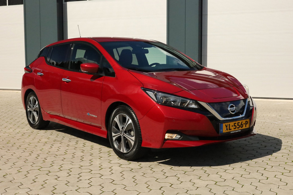 Nissan Leaf N-Connecta 40 kWh Trekhaak Navi 360 Stuurverwarming 56365467-0.jpg | De Occasion Fabriek