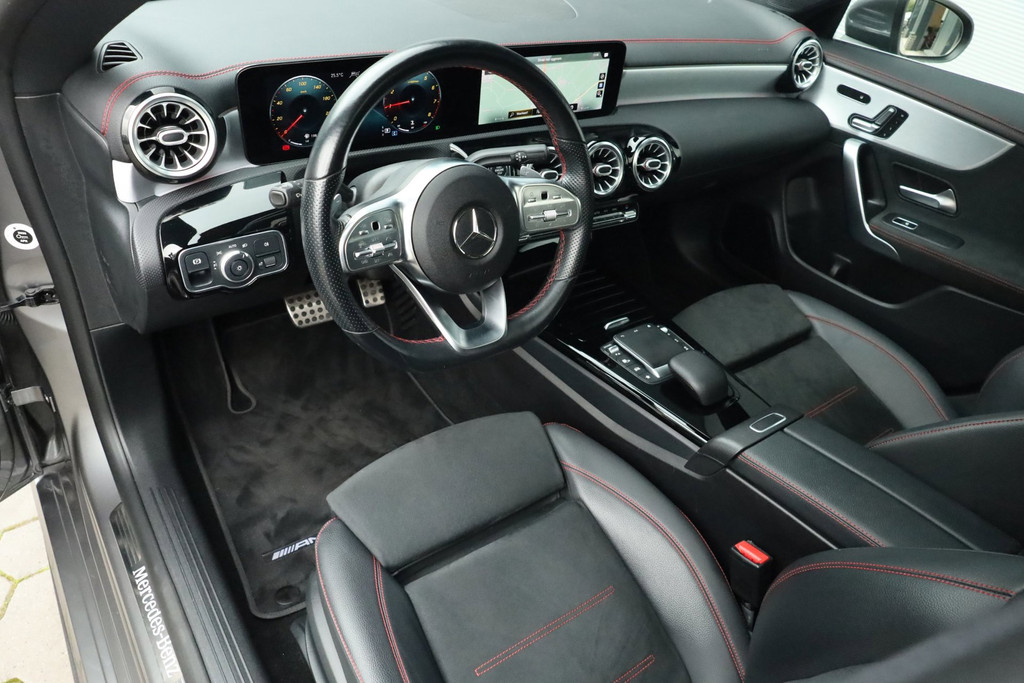 Mercedes-Benz CLA 200 Business Solution AMG Pano Sfeer Memory Carplay 56917747-2.jpg | De Occasion Fabriek