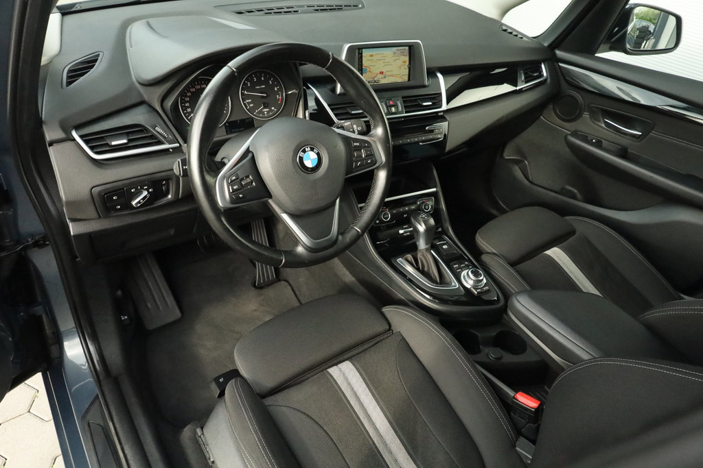 BMW 2 Serie Gran Tourer 218i 7-zitter Trekhaak Pano 57066757-2.jpg | De Occasion Fabriek