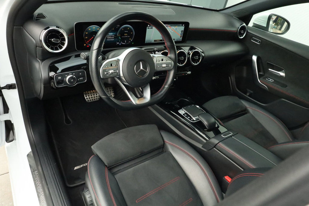 Mercedes-Benz A-Klasse 180 AMG Pano Trekhaak Widescreen Carplay 57508066-0.jpg | De Occasion Fabriek
